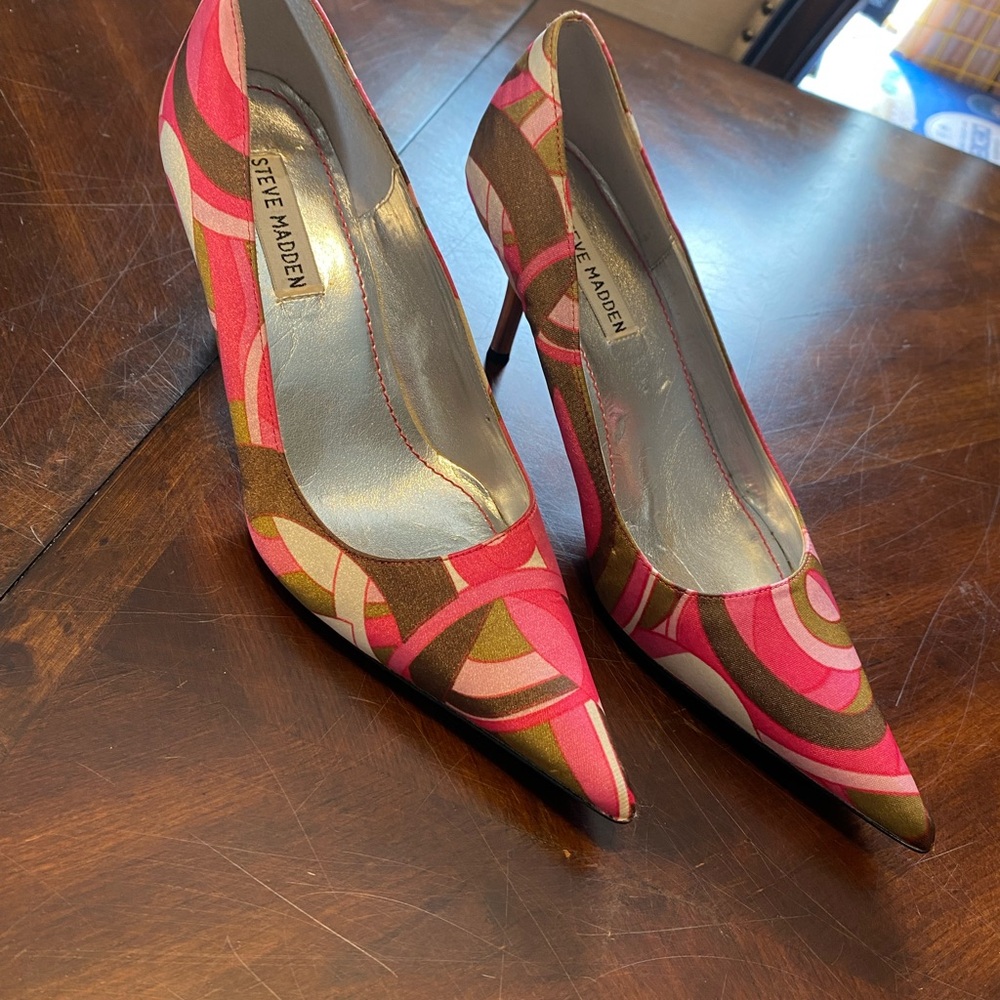 Steve Madden Pink & Brown Geometric Pointed-Toe Pumps